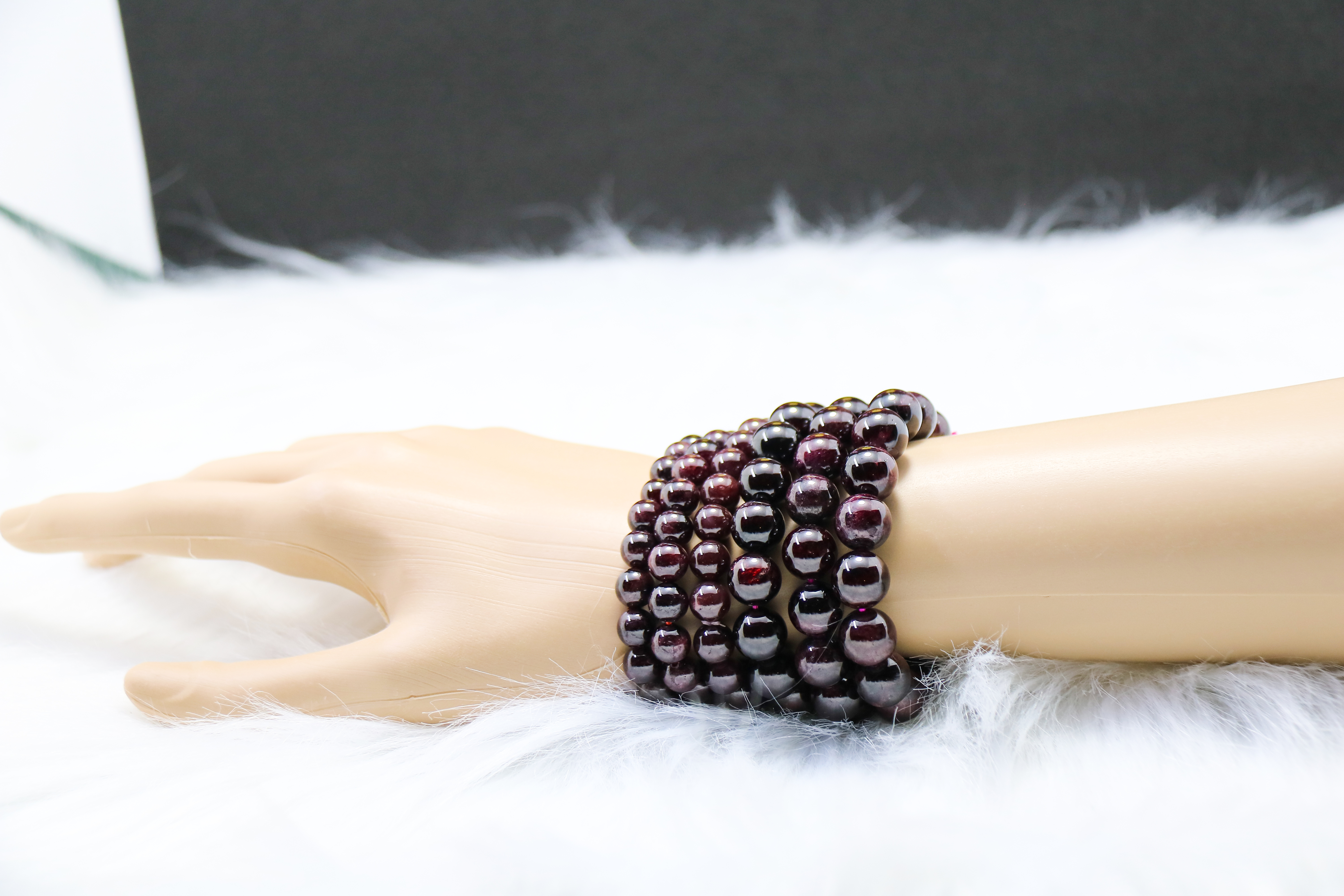 Vòng tay đá Garnet đỏ tự nhiên (Size 10.0-10.9mm)